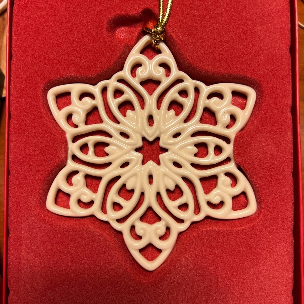 Lenox Annual Snowflake 2022 Porcelain Keepsake Ornament add to your Collection